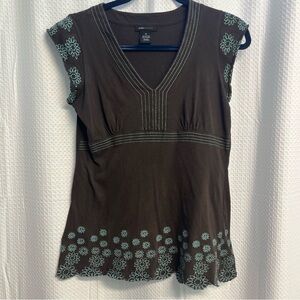 BCBGMaxAzria Brown Babydoll Top with Turquoise Blue Embroidered Flowers medium
